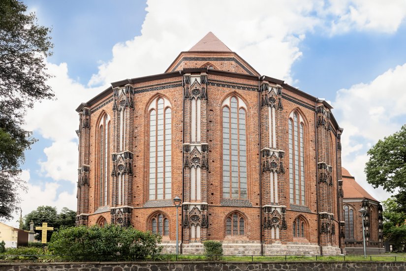 Der Restaurationsbetrieb Konsart gestaltete mit Brillux den Innenbereich der im 13. Jahrhundert gebauten Marienkirche in Stargard von Grund auf neu – auf Basis der alten Originalpläne. Ziel war die Wiederherstellung des Farbkonzepts der letzten Restaurierung vom Anfang des 20. Jahrhunderts.